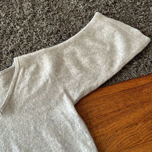 FATE Gray V Neck Wool Cashmere Blend Sweater Size Small - Picture 4 of 11